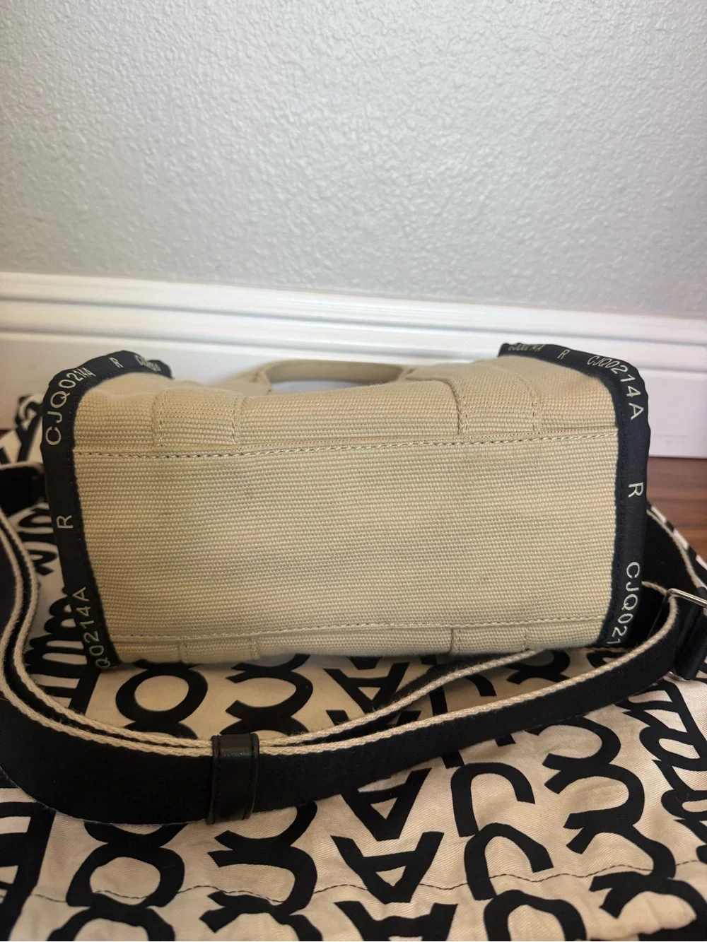 Authentic Marc Jacobs Small Canvas Tote in Cream with Black Trim